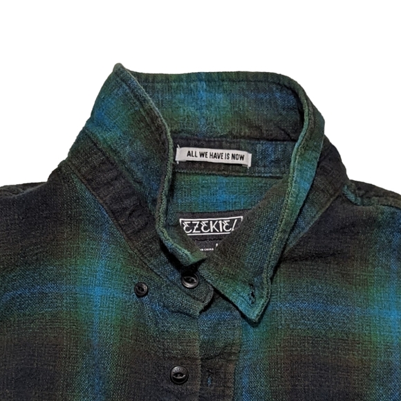 Ezekiel Men's Large Dark Green/Blue Button-Down & Roll-Tab Sleeve Flannel Shirt - Picture 4 of 11